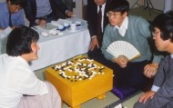 易倍体育官方网站-小林光一厚积薄发，登上名人位——日本围棋百大奠基人077|赵治勋|坂田荣男|加藤正夫|黑棋|头衔_新浪体育_新浪新闻