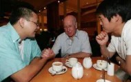 董方卓的坠落，究竟是天灾还是人祸？